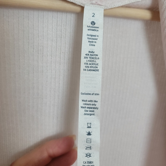 Lululemon Cabin Yogi Wrap in Heathered White / Neutral Blush - Picture 8 of 13